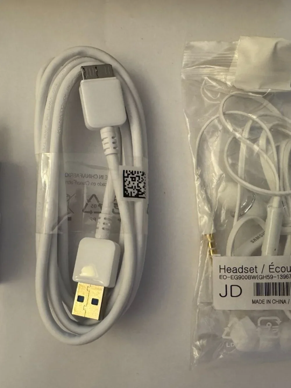Samsung Galaxy S5 Original Box Charger USB 3.0 Cable Earbuds Manuals NO PHONE